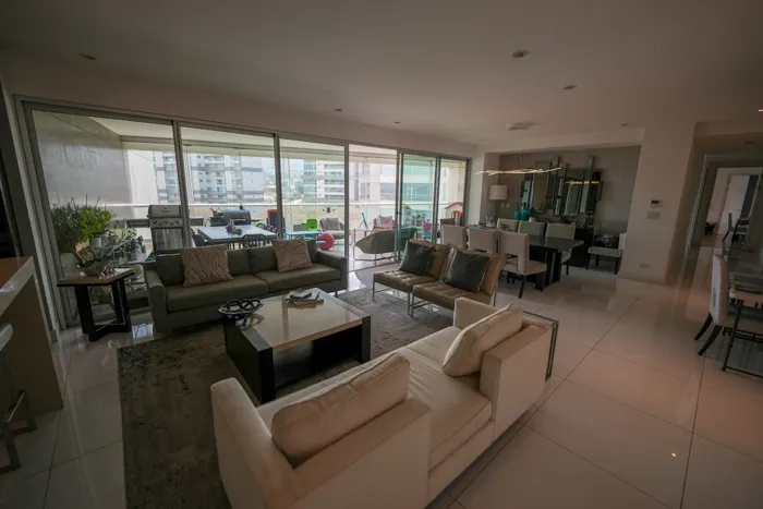 Apartamento de 4 Habitaciones en Central Park in San Rafael, Escazú, San José — $1,200,000 - Photo 3 of 32