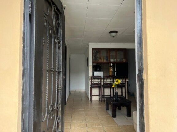 Venta de Linda Casa en Curridabat, San José / Mls. 26-695 OFC JB en Curridabat, San José — $130,000