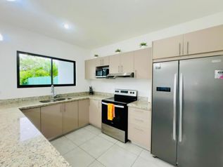 Modern Home for Rent with Private Pool – Loma Verde Gated Community en Tamarindo, Santa Cruz, Guanacaste — $2,500 - Foto 5 de 29