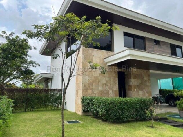 Alquiler de casa espectacular de 1 nivel con acabados premium #26-1880 GS en San Rafael, Alajuela — $4,000