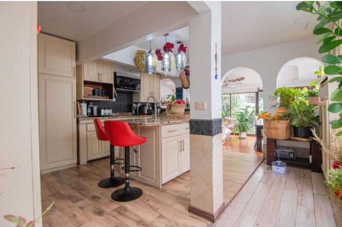 VENTA DE CASA, SAN JOSE, SANTA ANA, PIEDADES  in Santa Ana, San José — $270,000