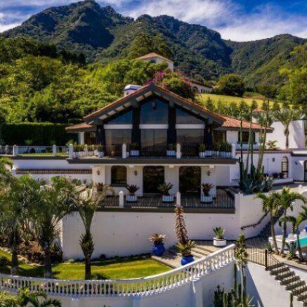 Venta mansión privada con 2 residencias y cancha de tenis #26-711 GS en San Antonio, Escazú, San José — $1,495,000