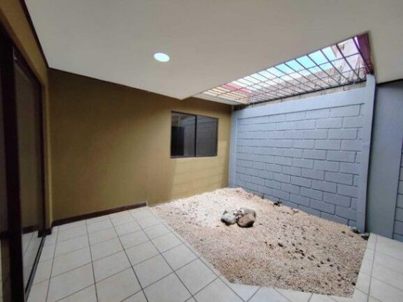 Venta de Casa en La Unión-Tres Ríos. RAH 26-1428 PRECIO REBAJADO en Tres Ríos, La Unión, Cartago — ₡ 110 000 000