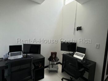 Hermosa casa en condominio tejar a 1 km del centro in El Tejar, El Guarco, Cartago — 75 000 000 ₡ - Photo 4 of 18