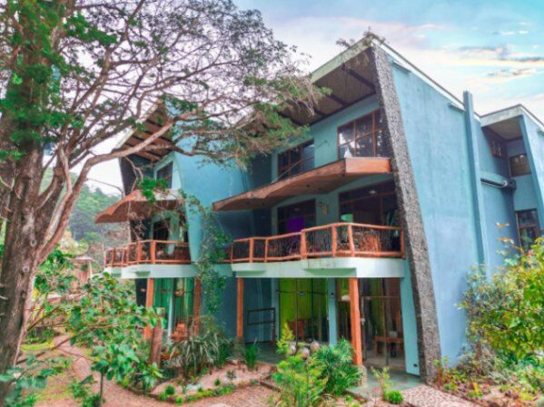 Venta de Casa + Local Comercial en San Rafael, Heredia.  in San Rafael, Heredia — $620,000