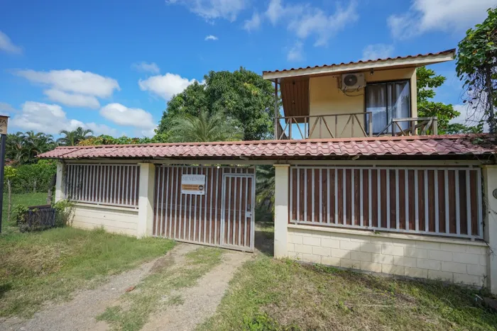 Casa de 3 Habitaciones + 2 apartamentos tipo Estudio en Cabuya en Cóbano, Puntarenas — $230,000