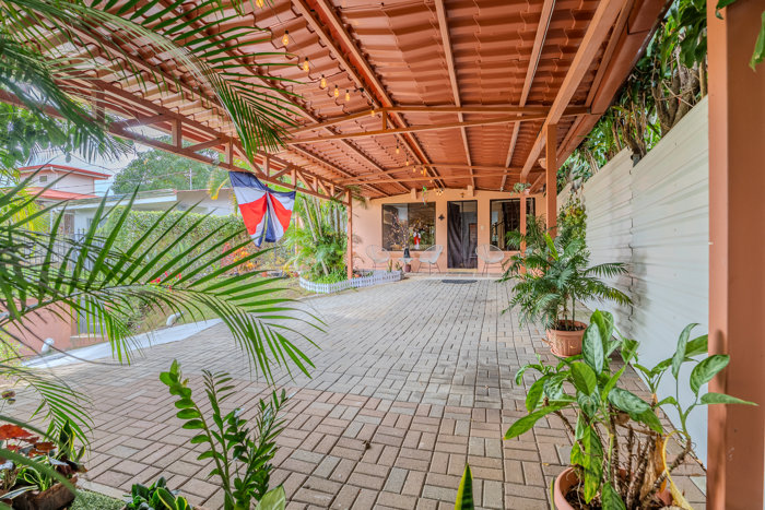 Two-Level Home for Sale in Grecia | Panoramic Views en Grecia, Alajuela — ₡ 102 350 000 - Foto 2 de 20