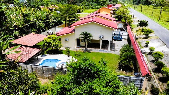 SE VENDE LINDA CASA REAL CARIBE, FILADELFIA, LIMON COSTA RICA en Limón — ₡ 157 000 000