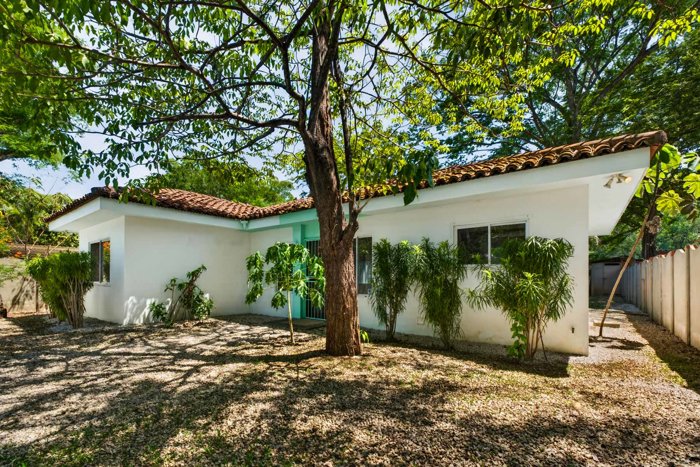 Casa de Playa en Venta en Surfside, Playa Potrero en Santa Cruz, Guanacaste — $325,000 - Foto 2 de 16