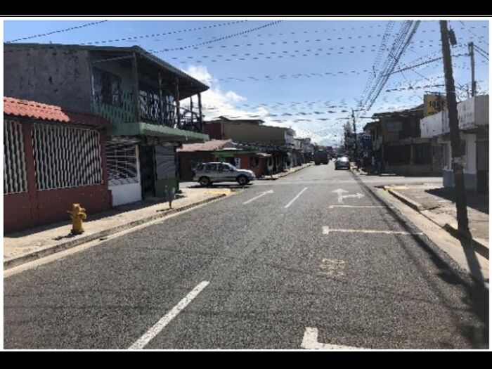 VENTA DE DOS APARTAMENTOS Y DOS LOCALES COMERCIALES, HEREDIA. en Heredia — $285,000