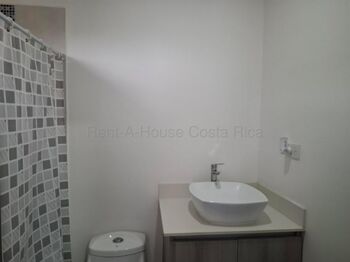Venta de Casa en Montes de Oca-Sabanilla. RAH 27-129 in Sabanilla, Montes De Oca, San José — $197,369 - Photo 5 of 10