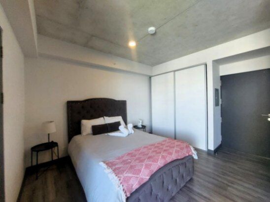 Se alquila moderno estudio en condominio de Secret Sabana 25-1726 in Mata Redonda, San José — $900