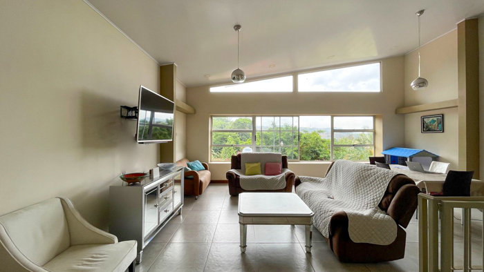 House for sale in El Poró, Grecia: Three Minutes from the Center in Grecia, Alajuela — ₡ 100 000 000 - Photo 3 of 17
