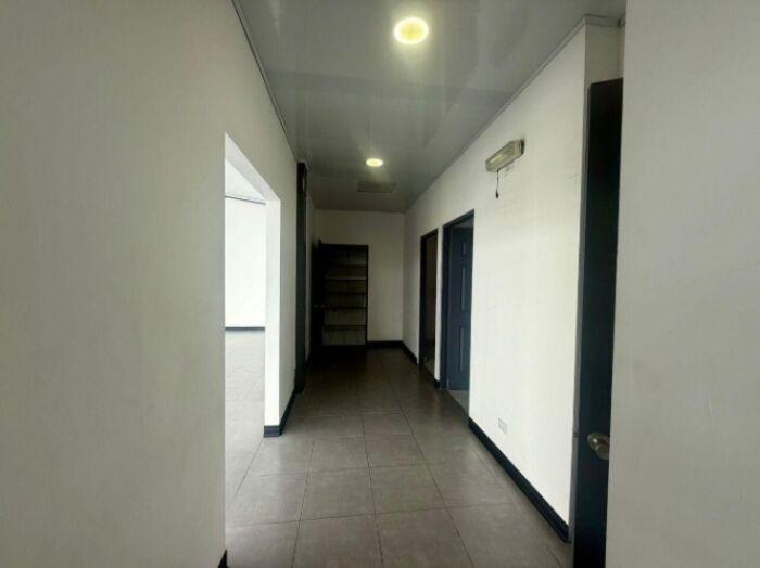 Alquiler de Local Comercial en Montes de Oca, San Pedro. RAH 26-251 in Mercedes, Montes De Oca, San José — $2,100