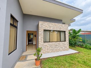 Modern house in Naranjo – fully furnished and move-in ready in San Juan, Naranjo, Alajuela — $900 - Photo 4 of 19