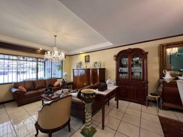 Venta de Espectacular Casa en Curridabat / Mls. 26-892 OFC JB en Sánchez, Curridabat, San José — $385,000