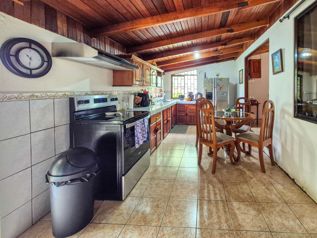 Casa de 3 Habitacciones Barrio Lourdes in Daniel Flores, Pérez Zeledón, San José — $159,999 - Photo 5 of 7