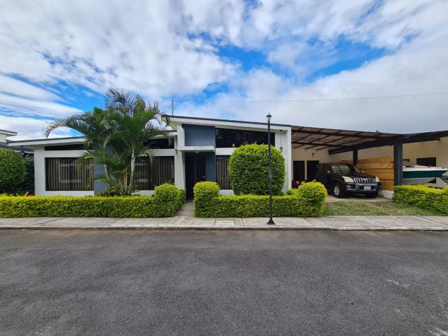 Se vende casa en Condominio Soria Moravia-Los Colegios (FE) in San Vicente, Moravia, San José — $235,000