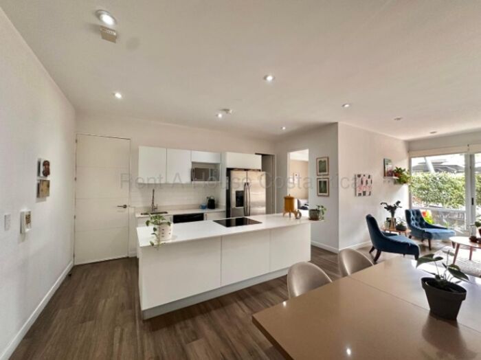 VENTA DE HERMOSO APARTAMENTO EN SAN RAFAEL DE ESCAZÚ. en San Rafael, Escazú, San José — $235,000 - Foto 2 de 10
