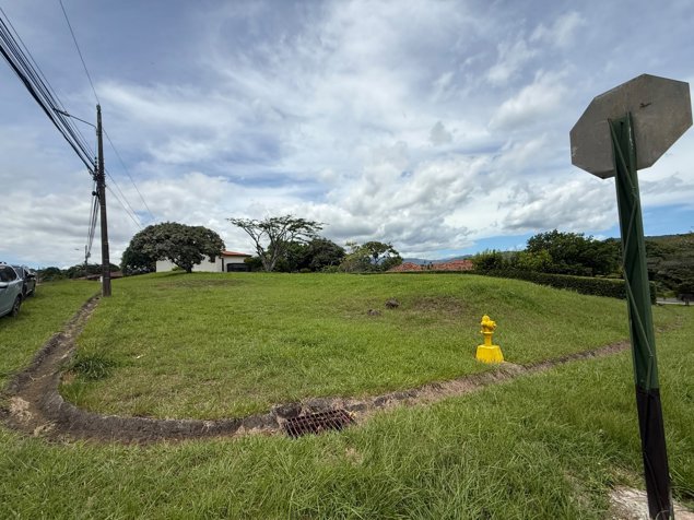 Lote Esquinero en Los Reyes, Guácima, Alajuela en Guácima, Alajuela — $165,000 - Foto 3 de 8