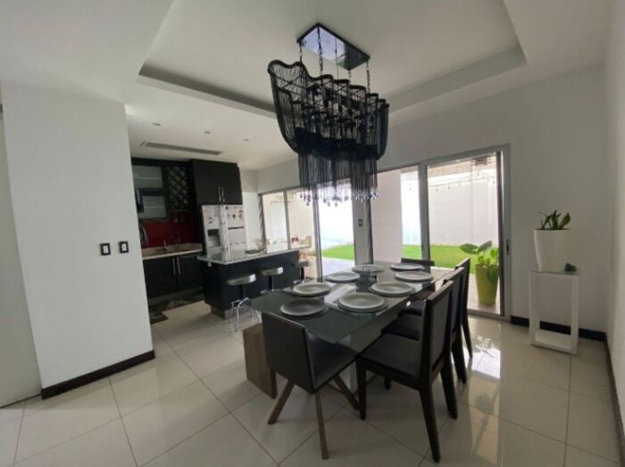 CASA EN VENTA EN SANTA ANA SAN JOSÈ en Santa Ana, San José — $160,000,000