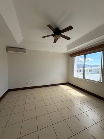 Casa 3 habitaciones con A/C y gran jardín,Heredia en San Pablo, Heredia — $280,000 - Foto 2 de 14