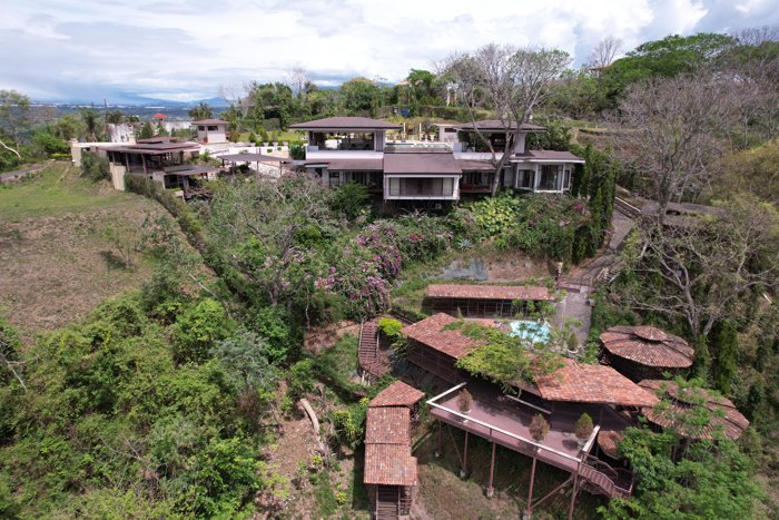 Turnkey Exotic Villa with Pool & Views | Bitcoin Accepted | in Jesús, Atenas, Alajuela — $3,900,000