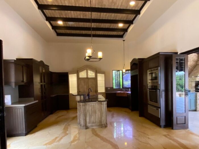 Se vende mansión con lote de 10756 m2 en La Guácima Alajuela 23-904 en Guácima, Alajuela — $1,200,000