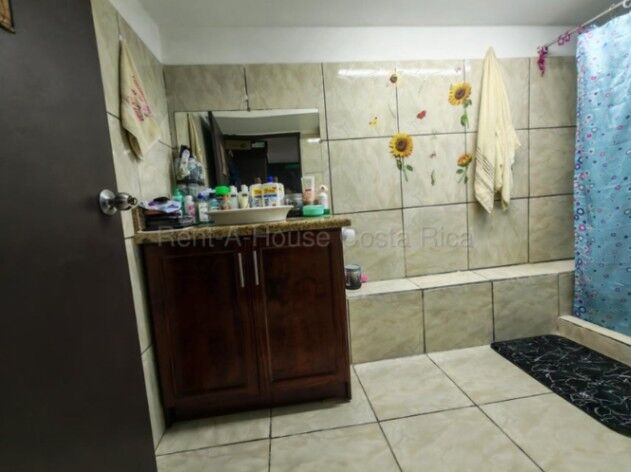 Venta de Casa + APTO en San José de Alajuela. RAH 26-1677 en San José, Alajuela — ₡ 125 000 000