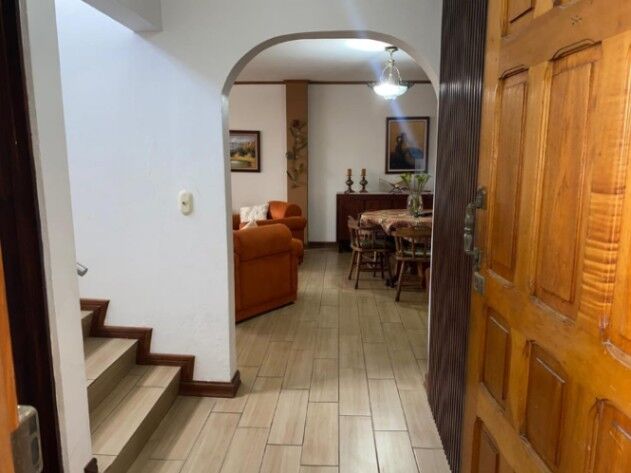 Casa en venta en Sabanilla de Montes de Oca, San José – 3 hab. y 3 baños en zona residencial in Sabanilla, Montes De Oca, San José — $195,000