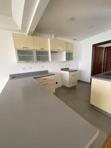 CASA EN ESCAZU, BELLO HORIZONTE, COD. RA en Escazú, San José — $1,800