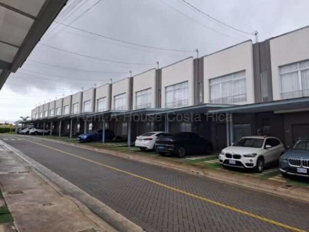 Venta de Casa en Montes de Oca-Sabanilla. RAH 27-129 in Sabanilla, Montes De Oca, San José — $197,369