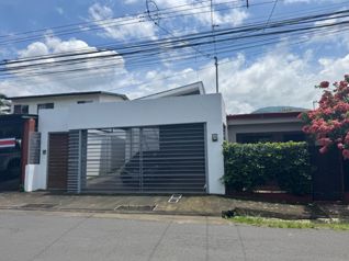 Casa en alquiler o venta en Ciudad Colón en Colón, Mora, San José — $198,000 - Foto 3 de 32