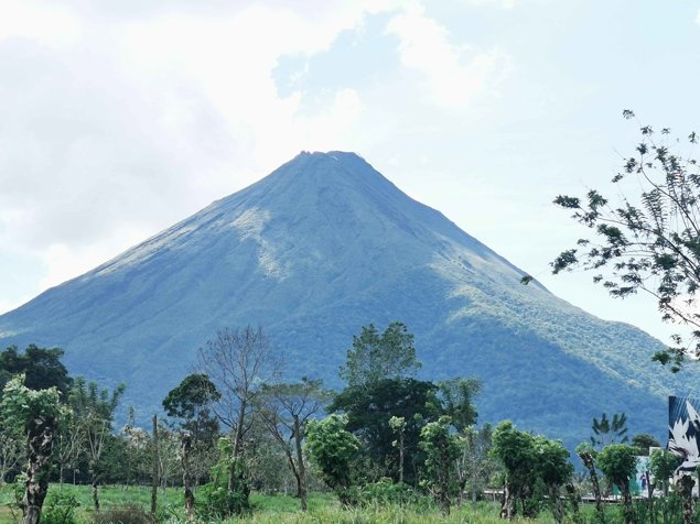 Lote con vistas al volcán Arenal, en Condominio El trapiche Fortuna en La Fortuna, San Carlos, Alajuela — $115,000 - Foto 2 de 19