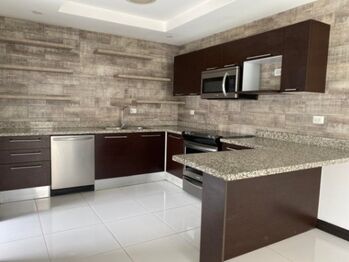 Casa moderna en condominio con amenidades, ideal para inversión en San Rafael, Escazú, San José — $320,000 - Foto 4 de 45