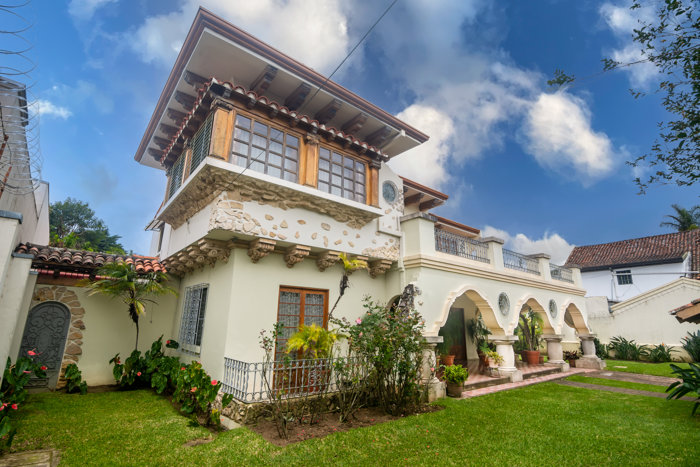 Venta de propiedad en Escalante contiguo al Fresh Market in Carmen, San José — $599,000 - Photo 2 of 15