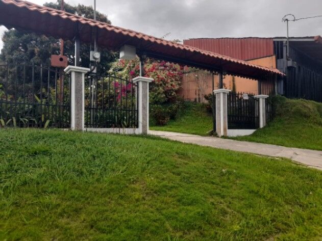 BELLÍSIMA PROPIEDAD Y CASA EN BARRIO SAN JOSÉ NORTE, ATENAS.  in San José, Atenas, Alajuela — ₡ 200 000 000