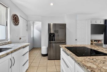 Condominio Tropical de 2 Habitaciones a Pasos de Playa en Tamarindo, Santa Cruz, Guanacaste — $299,000 - Foto 4 de 11