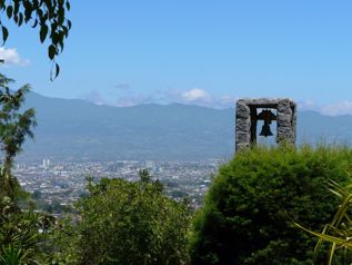 Casa Quinta en San Rafael Arriba con impresionantes vistas al Valle en San Rafael Arriba, Desamparados, San José — $1,850,000 - Foto 4 de 46