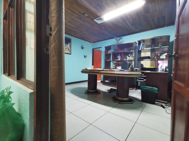 EN ALAJUELA CENTRO DE OFICINAS Y LOCAL COMERCIAL in Alajuela — $300,000 - Photo 2 of 18