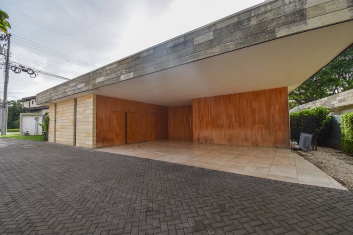 Casa de una Planta con 3 Habitaciones en Valle del Sol in Pozos, Santa Ana, San José — $690,000 - Photo 2 of 31