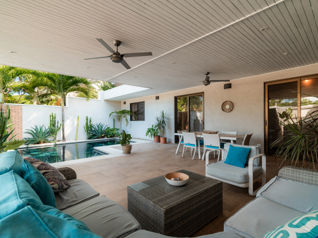 Villa de 4 Habitaciones a Pasos de la Playa en Santa Teresa en Cóbano, Puntarenas — $990,000 - Foto 3 de 26