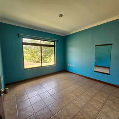 Casa con 4 Cuartos y Rio en La Hermosa en El General, Pérez Zeledón, San José — $350,000 - Foto 2 de 11