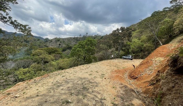 Comunidad con lote de 3758m2 y 2 de 7000m2 con vistas! en Atenas, Alajuela — $149,000