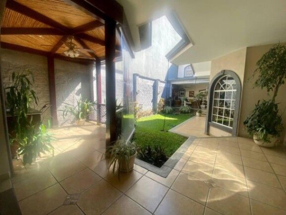 MLS-25-562 LS VENTA HERMOSA CASA ROHRMOSER SAN JOSE CONTACTENOS AL # 86127562 en Pavas, San José — $600,000