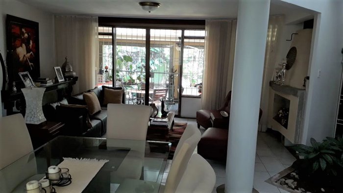 HERMOSA Y AMPLIA CASA EN AYARCO in Curridabat, San José — $380,000