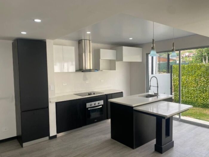 Alquiler de Moderna Casa en Condominio, Santa Ana. RAH 26-448  in Brasil, Santa Ana, San José — $1,800