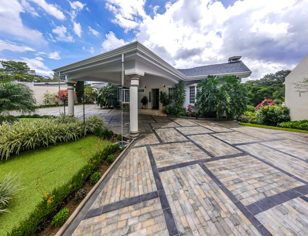 Se Vende Casa de Lujo Contemporanea en Los Laureles Escazu in San Rafael, Escazú, San José — $1,200,000 - Photo 2 of 39