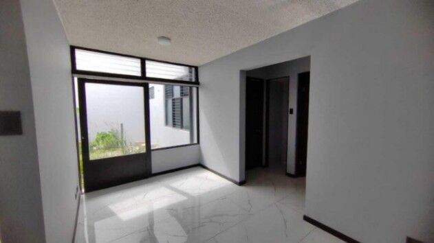 Se vende espacioso apartamento con patio en San José Centro 25-384 in Merced, San José — $220,000