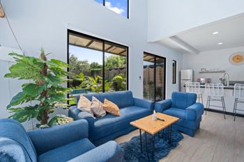 VILLA AZUL: CASA CON PISCINA Y CASITA INDEPENDIENTE CERCA DE TAMARINDO en Tamarindo, Santa Cruz, Guanacaste — $299,000 - Foto 3 de 13